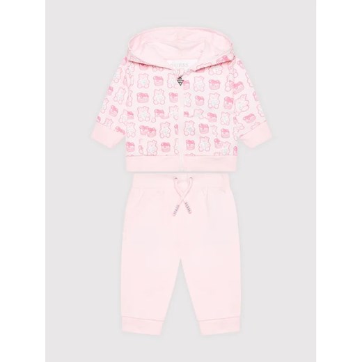 Guess Dres H1YI00 KA6R0 Różowy Regular Fit ze sklepu MODIVO w kategorii Dresy dla niemowlaka - zdjęcie 168427937