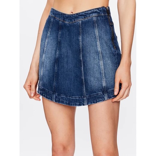 Guess Spódnica jeansowa Jillian W3RD21 D4NHE Niebieski Slim Fit ze sklepu MODIVO w kategorii Spódnice - zdjęcie 168443777