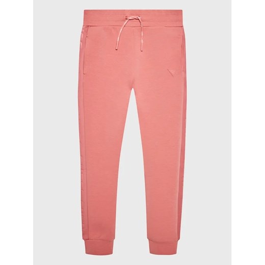 Guess Spodnie dresowe J2YQ24 FL03S Różowy Regular Fit ze sklepu MODIVO w kategorii Spodnie dziewczęce - zdjęcie 168477368