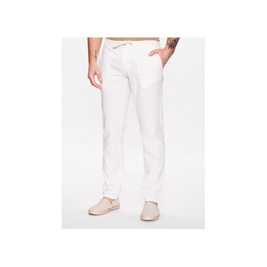 Lindbergh Spodnie materiałowe 30-008003 Biały Tapered Fit ze sklepu MODIVO w kategorii Spodnie męskie - zdjęcie 168506037