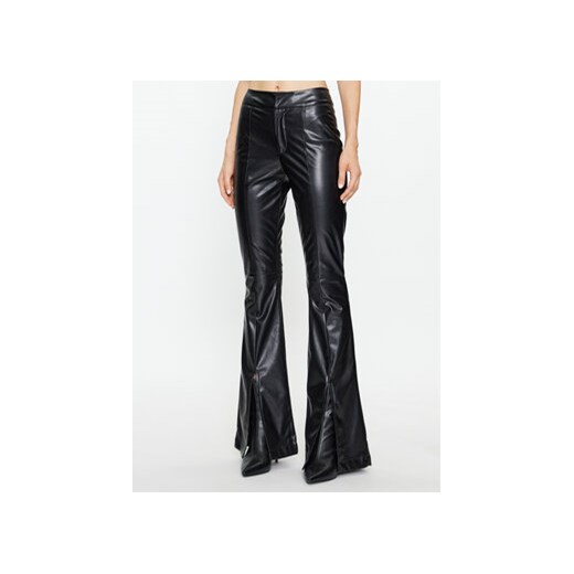 Silvian Heach Spodnie z imitacji skóry GPA23026PA Czarny Regular Fit ze sklepu MODIVO w kategorii Spodnie damskie - zdjęcie 168516836