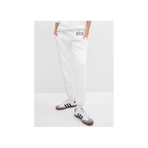 Gap Spodnie dresowe 463492-18 Biały Regular Fit ze sklepu MODIVO w kategorii Spodnie damskie - zdjęcie 168517255