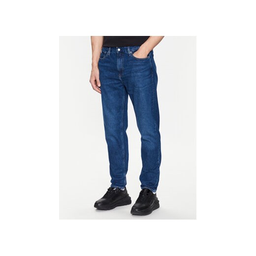 Calvin Klein Jeans Jeansy J30J322819 Niebieski Taper Fit ze sklepu MODIVO w kategorii Jeansy męskie - zdjęcie 168517458