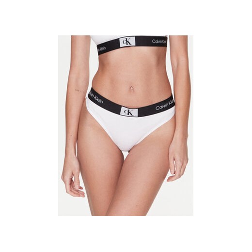 Calvin Klein Underwear Stringi 000QF7221E Biały ze sklepu MODIVO w kategorii Majtki damskie - zdjęcie 168521937