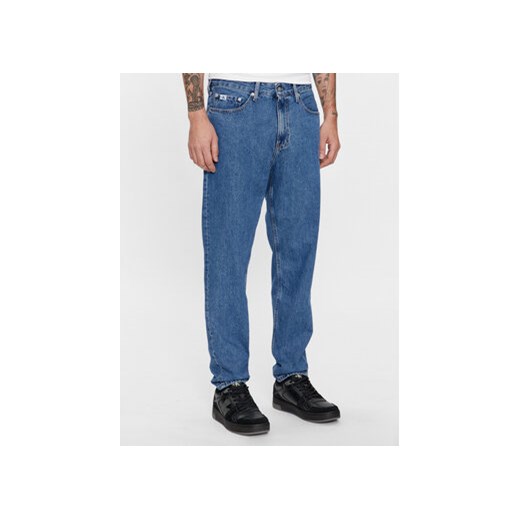 Calvin Klein Jeans Jeansy J30J323885 Niebieski Tapered Fit ze sklepu MODIVO w kategorii Jeansy męskie - zdjęcie 168526349