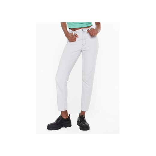 Calvin Klein Jeans Jeansy J20J220859 Biały Mom Fit ze sklepu MODIVO w kategorii Jeansy damskie - zdjęcie 168527755