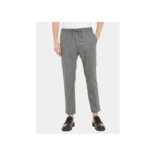 Calvin Klein Spodnie materiałowe K10K111713 Szary Tapered Fit ze sklepu MODIVO w kategorii Spodnie męskie - zdjęcie 168527859