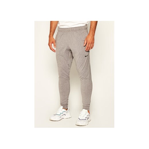 Nike Spodnie dresowe Dri-FIT Yoga AT5696 Szary Standard Fit Nike M MODIVO okazyjna cena