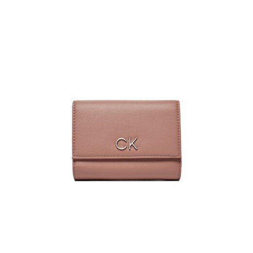 Calvin Klein Duży Portfel Damski Re-Lock Trifold Md K60K608994 Różowy ze sklepu MODIVO w kategorii Portfele damskie - zdjęcie 168533896