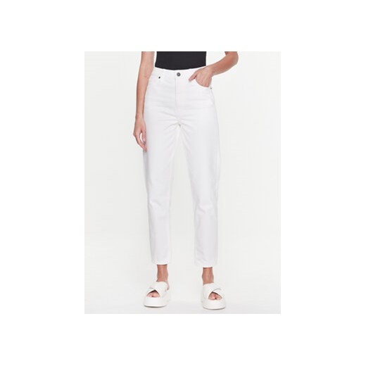 Calvin Klein Jeansy K20K205164 Biały Regular Fit ze sklepu MODIVO w kategorii Jeansy damskie - zdjęcie 168536655