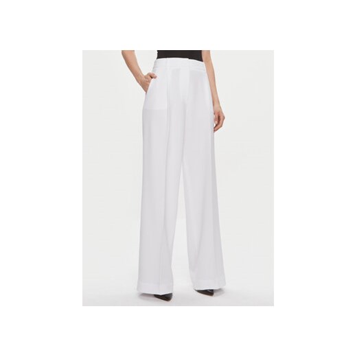 MICHAEL Michael Kors Spodnie materiałowe MS330H2ENX Biały Regular Fit ze sklepu MODIVO w kategorii Spodnie damskie - zdjęcie 168545307