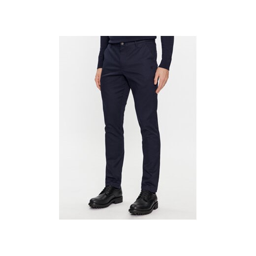 Calvin Klein Jeans Chinosy J30J317669 Granatowy Slim Fit ze sklepu MODIVO w kategorii Spodnie męskie - zdjęcie 168545587