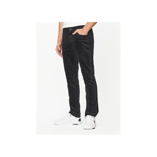 Wrangler Spodnie materiałowe Larston 112341461 Czarny Slim Fit ze sklepu MODIVO w kategorii Spodnie męskie - zdjęcie 168546445