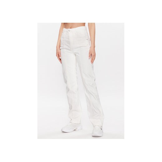 Calvin Klein Jeans Jeansy J20J220635 Biały Relaxed Fit ze sklepu MODIVO w kategorii Jeansy damskie - zdjęcie 168550566