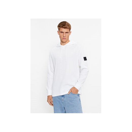 Calvin Klein Jeans Bluza J30J324338 Biały Regular Fit ze sklepu MODIVO w kategorii Bluzy męskie - zdjęcie 168552988
