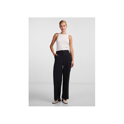 YAS Spodnie materiałowe 26030711 Czarny Regular Fit ze sklepu MODIVO w kategorii Spodnie damskie - zdjęcie 168557457