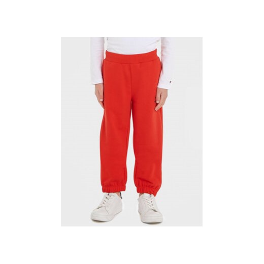 Tommy Hilfiger Spodnie dresowe KB0KB08791 Czerwony Regular Fit ze sklepu MODIVO w kategorii Spodnie chłopięce - zdjęcie 168559137