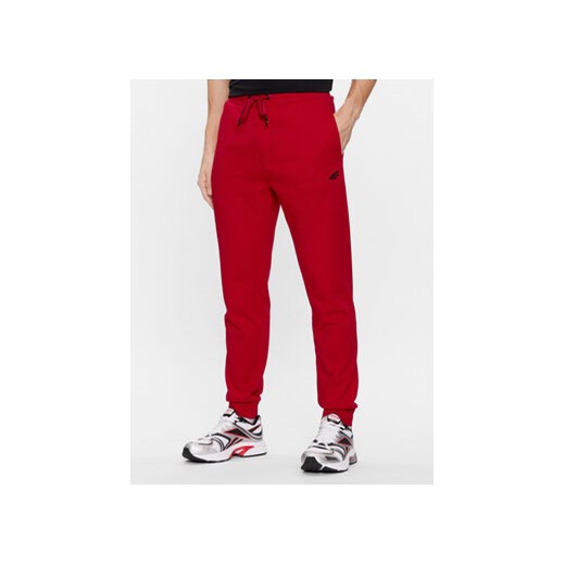 4F Spodnie dresowe 4FAW23TTROM452 Czerwony Regular Fit ze sklepu MODIVO w kategorii Spodnie męskie - zdjęcie 168561077