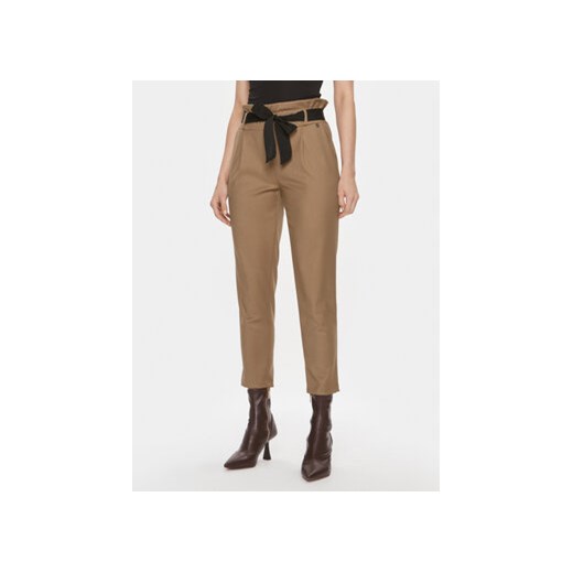 Rinascimento Spodnie materiałowe CFC0114907003 Brązowy Regular Fit ze sklepu MODIVO w kategorii Spodnie damskie - zdjęcie 168561268