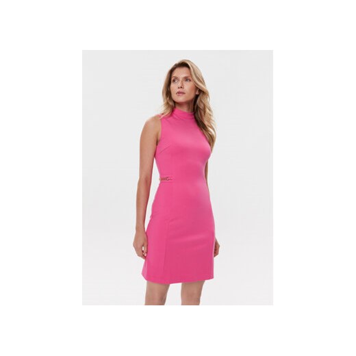 Guess Sukienka koktajlowa Adele W3BK65 KBJP2 Różowy Slim Fit ze sklepu MODIVO w kategorii Sukienki - zdjęcie 168562638
