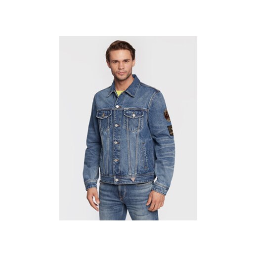 Guess Kurtka jeansowa Dillon M2BXN1 D2IB0 Niebieski Regular Fit ze sklepu MODIVO w kategorii Kurtki męskie - zdjęcie 168565077