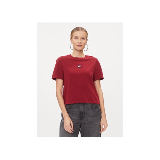 Tommy Jeans T-Shirt Badge DW0DW15640 Czerwony Classic Fit ze sklepu MODIVO w kategorii Bluzki damskie - zdjęcie 168575826