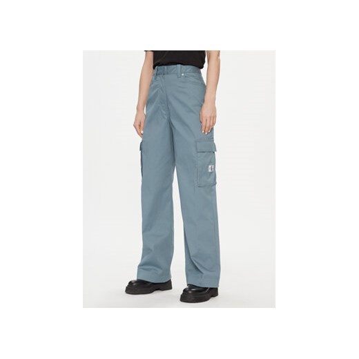 Calvin Klein Jeans Spodnie cargo Cargo Pant J20J222607 Niebieski Regular Fit ze sklepu MODIVO w kategorii Spodnie damskie - zdjęcie 168578208