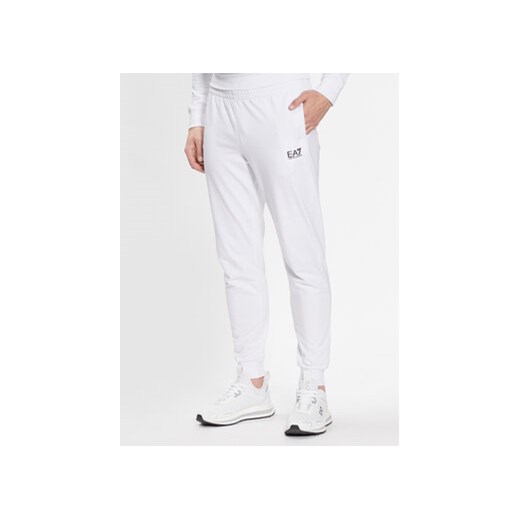 EA7 Emporio Armani Spodnie dresowe 8NPP53 PJ05Z 1100 Biały Slim Fit ze sklepu MODIVO w kategorii Spodnie męskie - zdjęcie 168578725