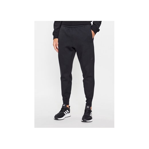 adidas Spodnie dresowe IN5102 Czarny Regular Fit ze sklepu MODIVO w kategorii Spodnie męskie - zdjęcie 168585555