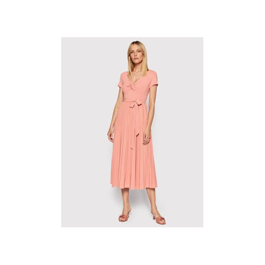 Guess Sukienka codzienna Erynn WBGK86 WE6D1 Różowy Regular Fit ze sklepu MODIVO w kategorii Sukienki - zdjęcie 168589438