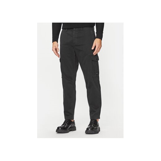 Boss Spodnie materiałowe Sisla-5-Cargo 50501614 Czarny Regular Fit ze sklepu MODIVO w kategorii Spodnie męskie - zdjęcie 168590315