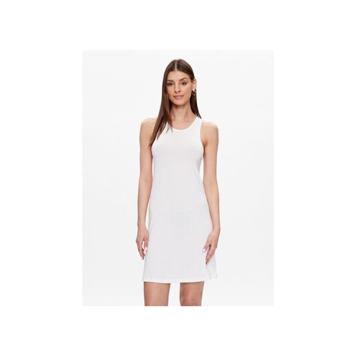 Calvin Klein Swimwear Sukienka plażowa KW0KW02145 Biały Slim Fit ze sklepu MODIVO w kategorii Sukienki - zdjęcie 168592519
