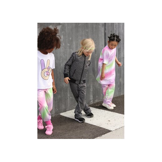 Reima Spodnie dresowe MINNA PARIKKA Peace 5200210A Czarny Regular Fit ze sklepu MODIVO w kategorii Spodnie chłopięce - zdjęcie 168596595