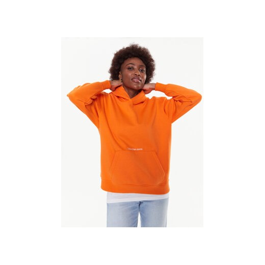 Calvin Klein Jeans Bluza J20J220945 Pomarańczowy Oversize ze sklepu MODIVO w kategorii Bluzy damskie - zdjęcie 168598336