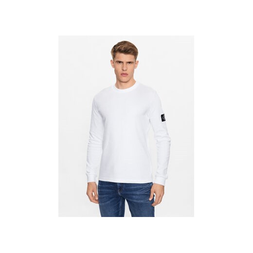 Calvin Klein Jeans Bluza J30J323485 Biały Regular Fit ze sklepu MODIVO w kategorii Bluzy męskie - zdjęcie 168601008