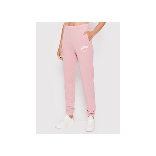 Guess Spodnie dresowe V2YB05 FL04D Różowy Regular Fit ze sklepu MODIVO w kategorii Spodnie damskie - zdjęcie 168602889