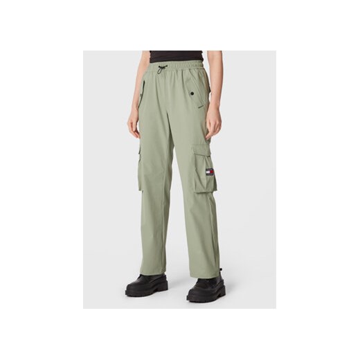 Tommy Jeans Spodnie materiałowe Betsy DW0DW14623 Zielony Relaxed Fit ze sklepu MODIVO w kategorii Spodnie damskie - zdjęcie 168603618