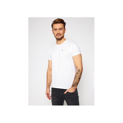 Tommy Jeans T-Shirt DM0DM04411 Biały Regular Fit ze sklepu MODIVO w kategorii T-shirty męskie - zdjęcie 168607447