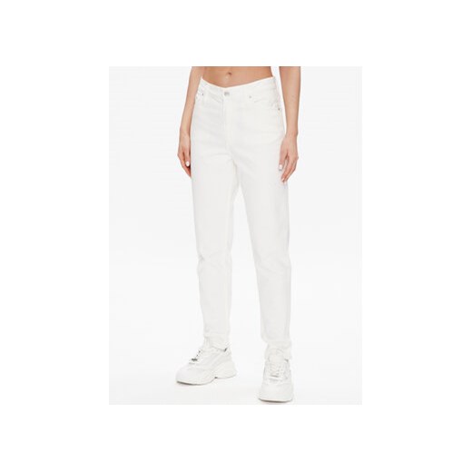 Calvin Klein Jeans Jeansy J20J220603 Biały Regular Fit ze sklepu MODIVO w kategorii Jeansy damskie - zdjęcie 168607719