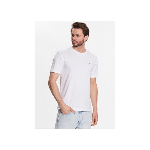 Calvin Klein T-Shirt Smooth K10K110589 Biały Regular Fit ze sklepu MODIVO w kategorii T-shirty męskie - zdjęcie 168608138