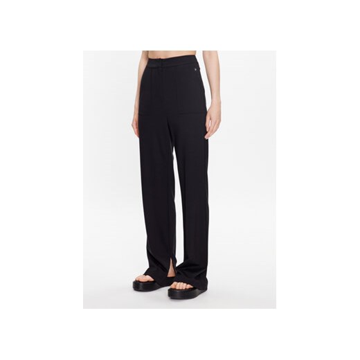 Calvin Klein Jeans Spodnie materiałowe J20J221300 Czarny Regular Fit ze sklepu MODIVO w kategorii Spodnie damskie - zdjęcie 168612108