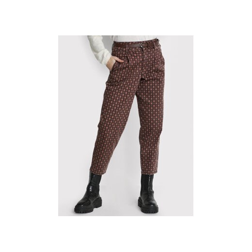 Cream Spodnie materiałowe Beja 10610079 Brązowy Mom Fit ze sklepu MODIVO w kategorii Spodnie damskie - zdjęcie 168614127
