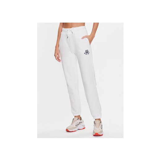 Tommy Hilfiger Spodnie dresowe WW0WW40083 Biały Tapered Fit ze sklepu MODIVO w kategorii Spodnie damskie - zdjęcie 168614276