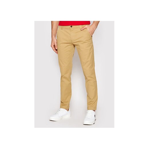 Tommy Jeans Chinosy Scanton DM0DM09595 Brązowy Slim Fit ze sklepu MODIVO w kategorii Spodnie męskie - zdjęcie 168614927