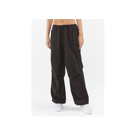 Tommy Jeans Spodnie materiałowe DW0DW16387 Czarny Relaxed Fit ze sklepu MODIVO w kategorii Spodnie damskie - zdjęcie 168616176