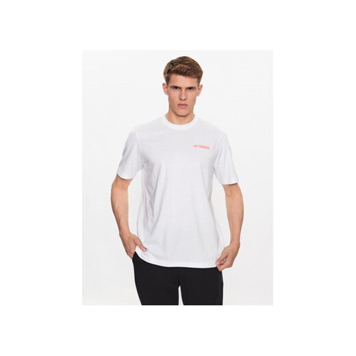 adidas T-Shirt IL2636 Biały Regular Fit ze sklepu MODIVO w kategorii T-shirty męskie - zdjęcie 168617358