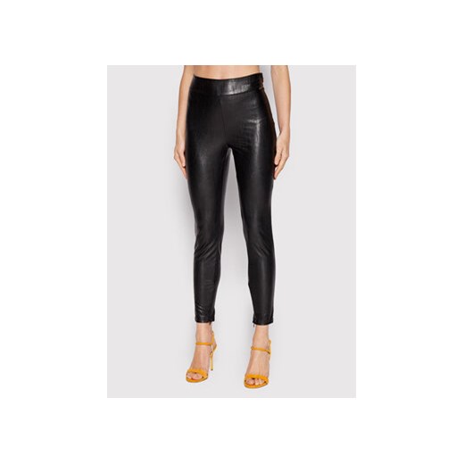 Guess Spodnie z imitacji skóry W2YB16 WEPI0 Czarny Slim Fit ze sklepu MODIVO w kategorii Spodnie damskie - zdjęcie 168622616