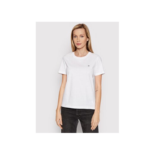 Calvin Klein T-Shirt K20K202132 Biały Regular Fit ze sklepu MODIVO w kategorii Bluzki damskie - zdjęcie 168623838