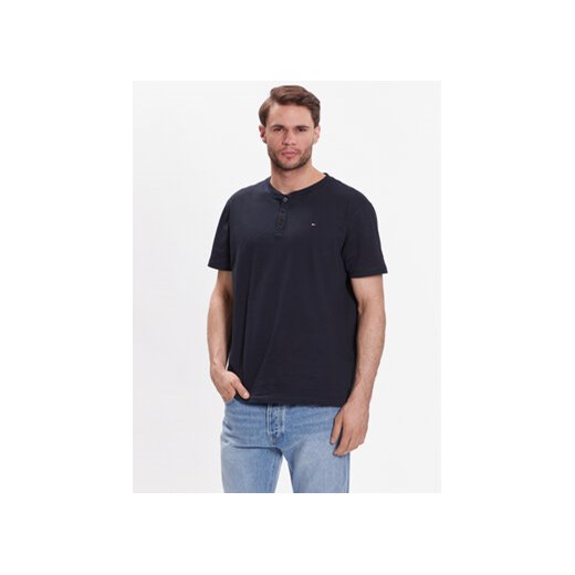Tommy Hilfiger T-Shirt Henley UM0UM02803 Granatowy Regular Fit ze sklepu MODIVO w kategorii T-shirty męskie - zdjęcie 168624176
