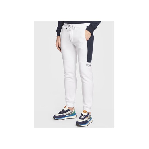 Jack&Jones Spodnie dresowe Will 12219927 Biały Regular Fit ze sklepu MODIVO w kategorii Spodnie męskie - zdjęcie 168624697